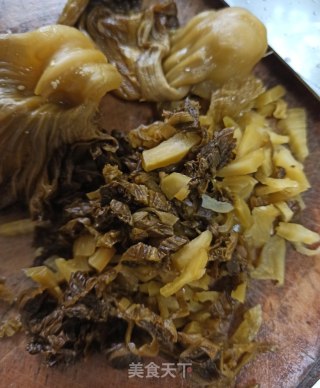 酸菜辣炒毛豆的做法步骤：1