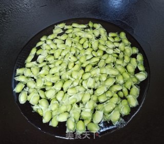酸菜辣炒毛豆的做法步骤：2