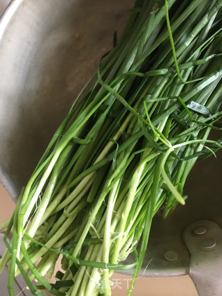 鸡肉丸子酸辣粉的做法步骤：1