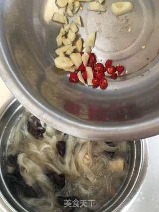 鸡肉丸子酸辣粉的做法步骤：11