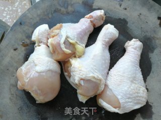 香煎鸡腿的做法步骤：1