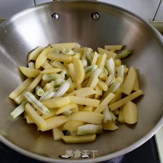 土豆芸豆炖肉的做法步骤：3