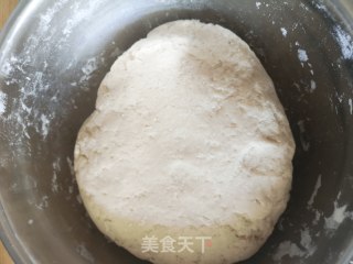 芹菜肉馅蒸饺的做法步骤：2