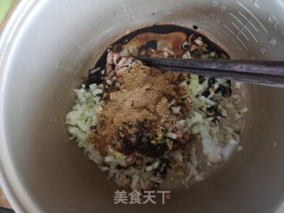 芹菜肉馅蒸饺的做法步骤：3