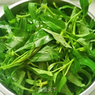 炒空心菜的做法步骤：1