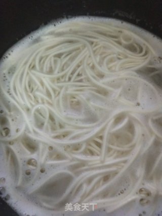 鸡蛋炒面的做法步骤：1