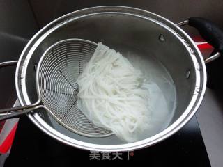 臭豆腐煮米线的做法步骤：1