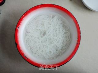 臭豆腐煮米线的做法步骤：2