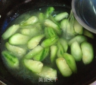 丝瓜金针菇汤的做法步骤：3