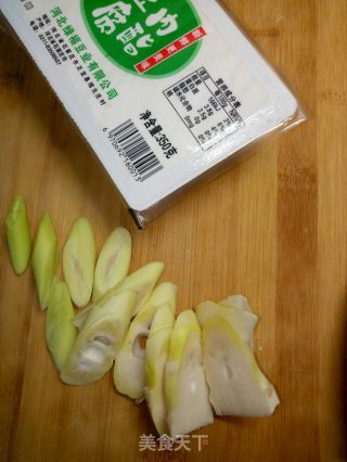 春笋豆腐汤的做法步骤：1