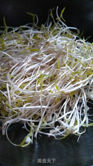 蒜香绿豆芽的做法步骤：3