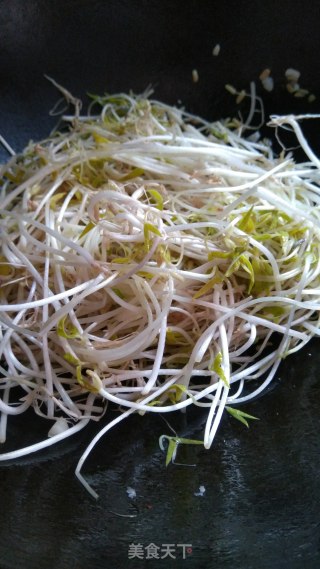 蒜香绿豆芽的做法步骤：4