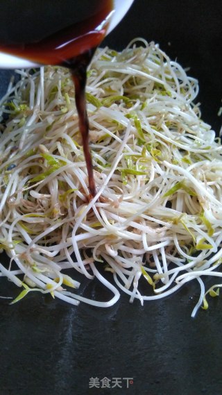 蒜香绿豆芽的做法步骤：5