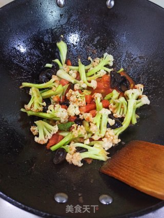 番茄木耳炒菜花的做法步骤：8