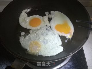 辣椒炒荷包蛋的做法步骤：3