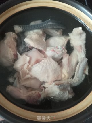 竹荪土鸡汤的做法步骤：1