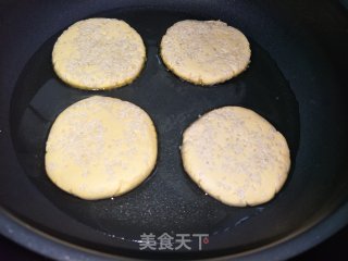 南瓜芝麻糯米饼的做法步骤：6