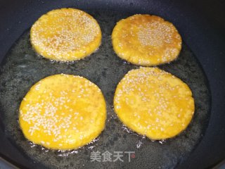 南瓜芝麻糯米饼的做法步骤：7