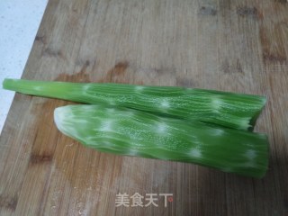 酸辣莴笋的做法步骤：1