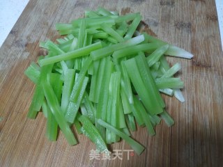 酸辣莴笋的做法步骤：2