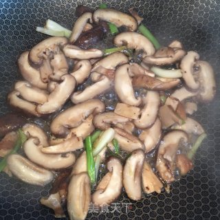 芦笋炒香菇的做法步骤：5
