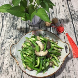 芦笋炒香菇的做法步骤：9