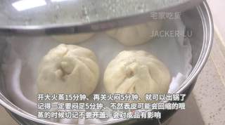 鲜肉包子家常做法，鲜嫩多汁，香而不腻，满满肉香的大包子。的做法步骤：17