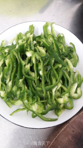 青椒炒肉的做法步骤：3