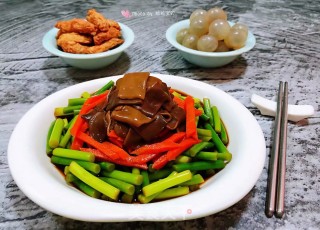 海肠拌蒜苔胡萝卜#酸辣美食#的做法步骤：12