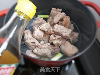 香菇排骨汤的做法步骤：5