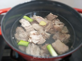 香菇排骨汤的做法步骤：6