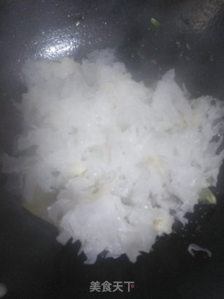 青笋银耳炒肉片的做法步骤：10