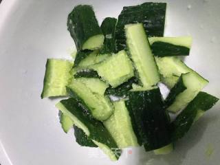酸辣拍黄瓜的做法步骤：2