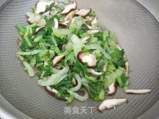 白菜炒香菇的做法步骤：5