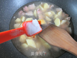 五花肉土豆焖油豆角的做法步骤：8