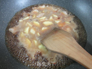 五花肉土豆焖油豆角的做法步骤：10