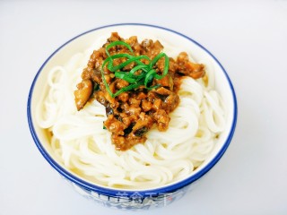 香菇肉酱打卤面的做法步骤：1