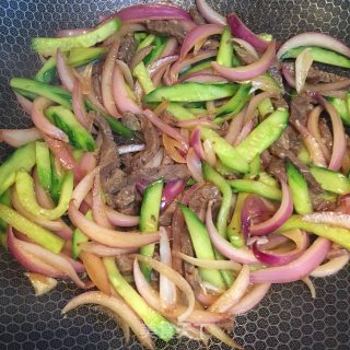 洋葱青瓜炒牛肉的做法步骤：4