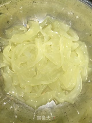 大拉皮拌热萝卜的做法步骤：2