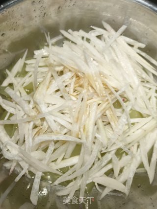 大拉皮拌热萝卜的做法步骤：3