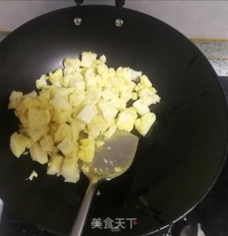 炒馒头块的做法步骤：6