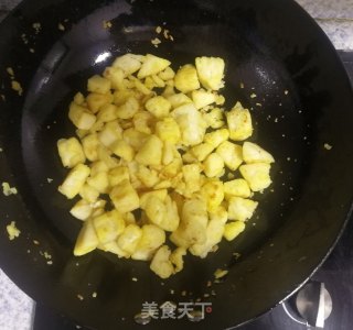 炒馒头块的做法步骤：9