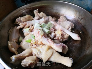 酱香鸡的做法步骤：1