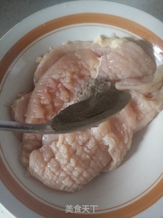 嫩煎鸡胸肉的做法步骤：3