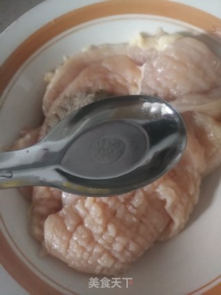 嫩煎鸡胸肉的做法步骤：4