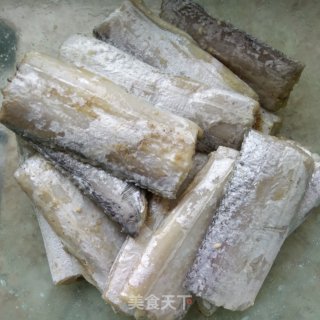 红烧刀鱼的做法步骤：1