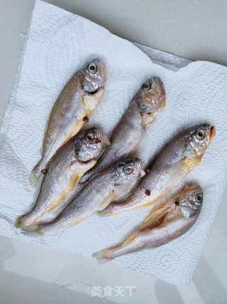 孜然小黄鱼的做法步骤：3