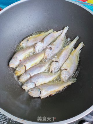 孜然小黄鱼的做法步骤：4