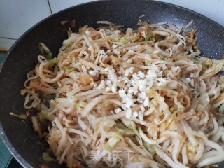 圆白菜素炒饼的做法步骤：8