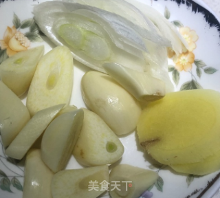 尖椒洋葱炒大肠的做法步骤：3